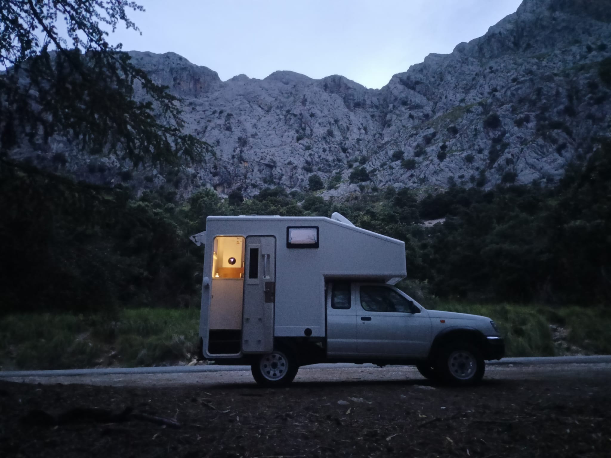 alquilar Miniautocaravana Nissan Navara mallorca | alquiler autocaravanas